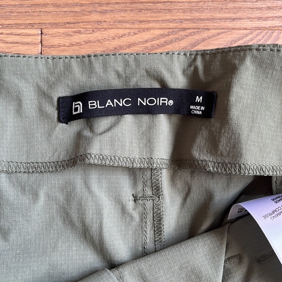 Blanc Noir Caravan Belted Paperbag Waist Short size medium - Picture 7 of 11